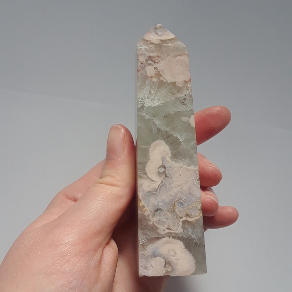 Green Quartz x Flower Agate Tower - Picture 2 of 4